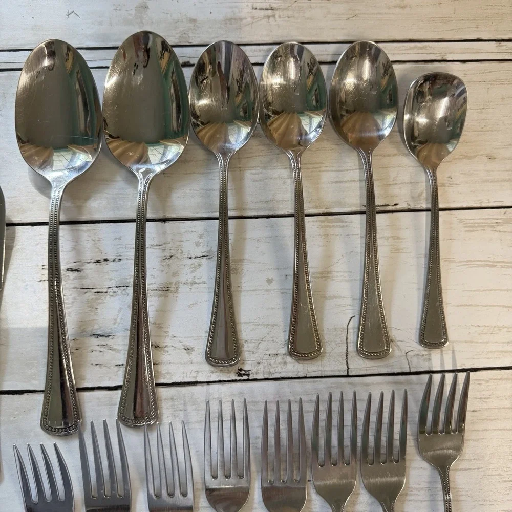 Oneida Rogers 1881 Stainless Needlepoint Beaded Artistry Flatware Set Lot of 22